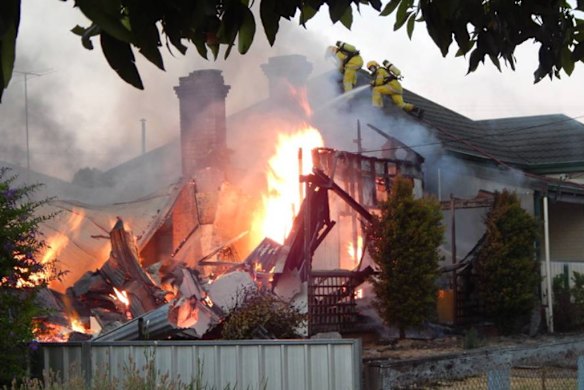 Collie fire destroys homes