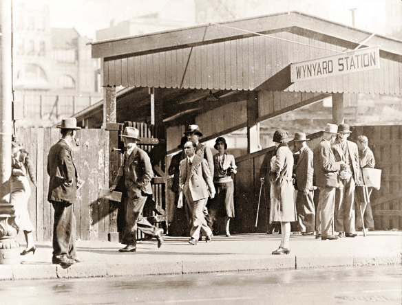 Commuters at the entrance to Wynyard Station, 1932.