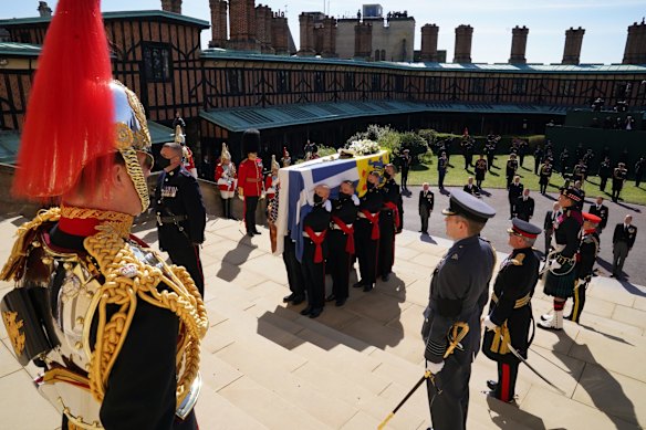 The Duke of Edinburgh's coffin, covered with His Royal Highness's Personal Standard arrives at St George's Chapel carried by the pallbearers.
