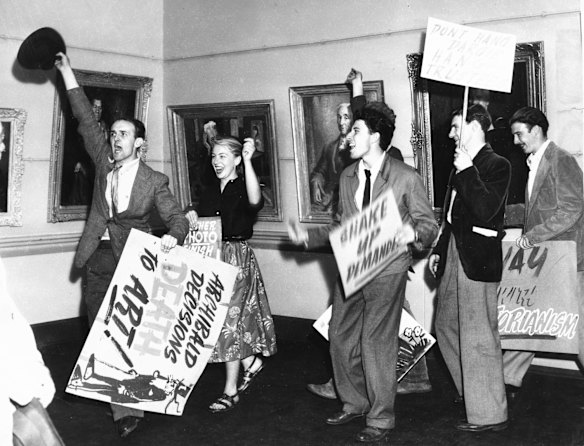 Artist John Olsen protests with some students at the Art Gallery of NSW, Sydney, in 1953. 