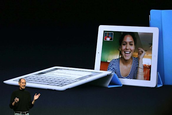 Steve Jobs unveils the iPad 2.
