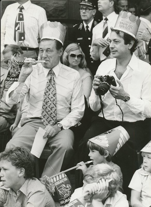 L-R Victorian Premier Dick Hamer and Lord Mayor of Melbourne Irvin Rockman enjoy the Moomba parade, 1979.