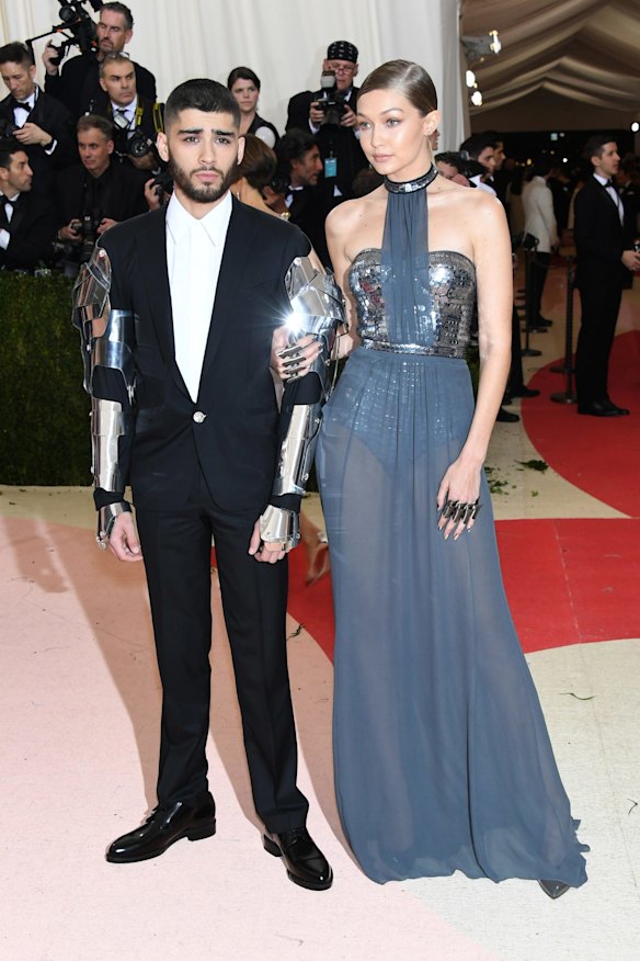 Gigi Hadid (L) and Zayn Malik attend the "Manus x Machina: Fashion In An Age Of Technology" Costume Institute Gala at Metropolitan Museum of Art on May 2, 2016 in New York City.  (Photo by Larry Busacca/Getty Images).