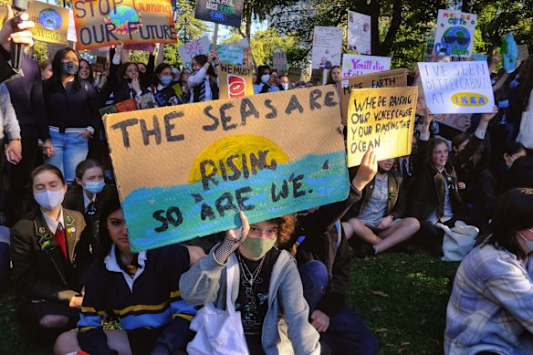 An estimated crowd of five thousand gathered at Treasury Gardens on Friday for Climate Strike, a rally and march organised by School Strike 4 Climate after the recent federal budget announcement. 