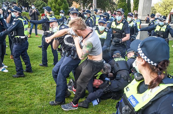 Protesters fighting with police when they were being arrested.