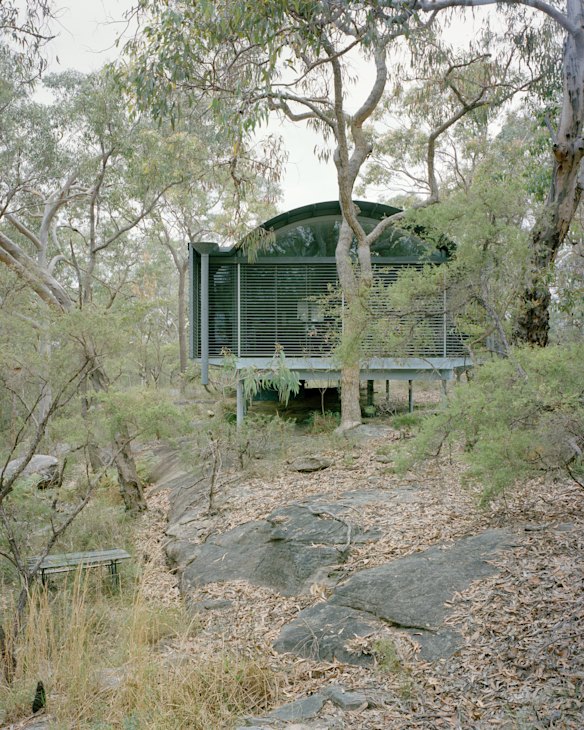 The Glenorie house was built for artists Lynne Eastaway and Sydney Ball. 