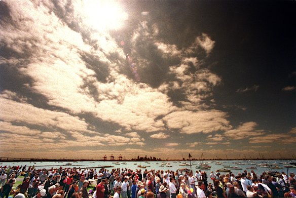 M.U.A members holding a picnic at the Strand before going on boats to protest at Web Dock in 1998. Photo: Simon O'Dwyer
