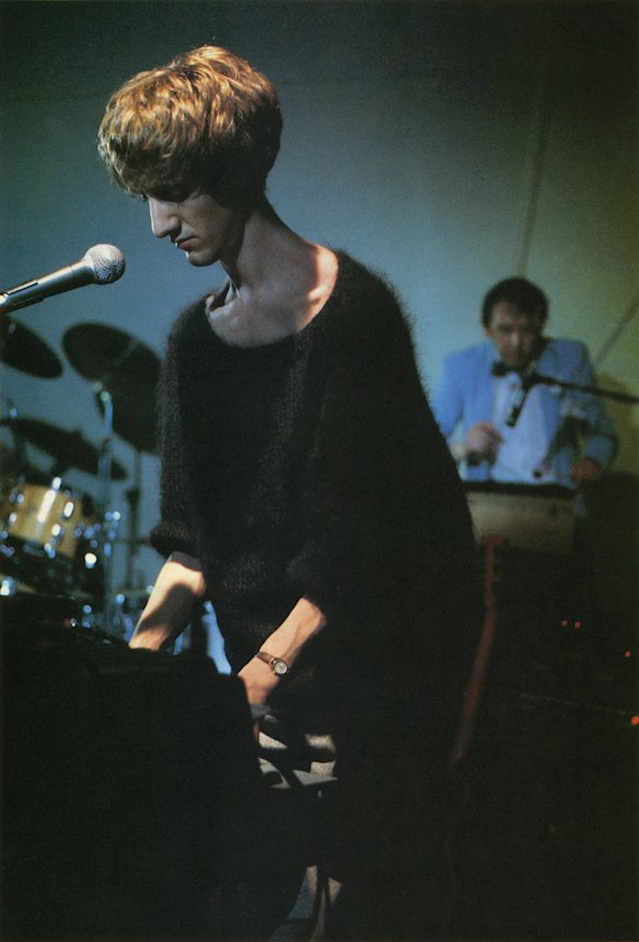 Vini Reilly and Bruce Mitchell performing in Japan in 1985.
