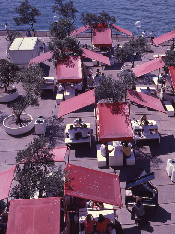 An aerial shot of The Harbour Restaurant in 1973.