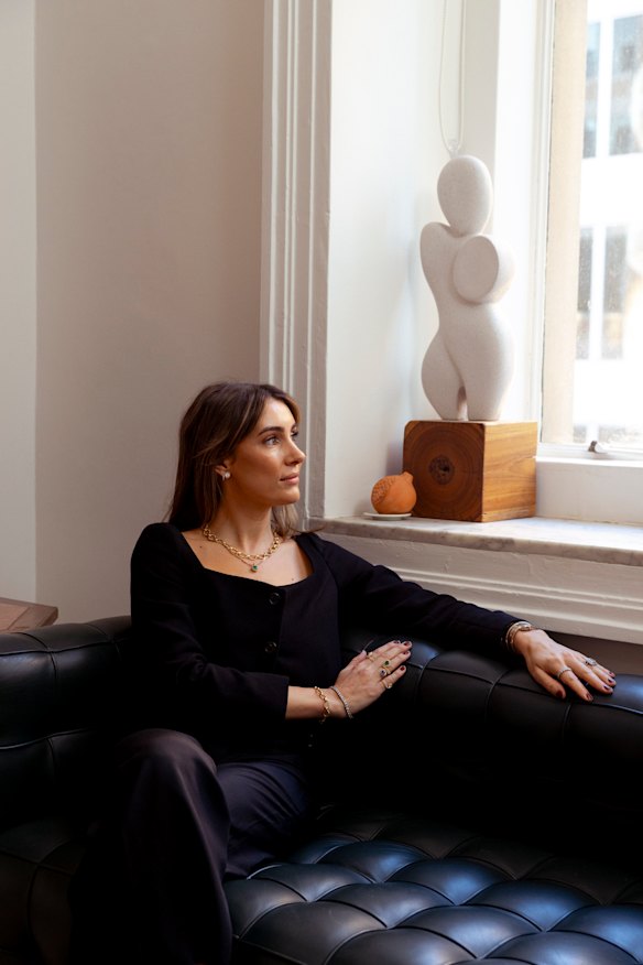 Olivia Bond is a big fan of wearing black, especially when on a plane.