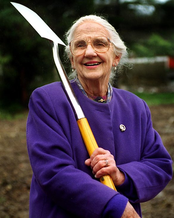 Dame Elisabeth after turning the first sod for the redevelopment of RSPCA facillities in Burwood in 1996.