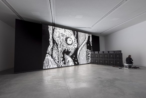 The work is an invitation for audiences to come together within a high-intensity concentration of energy. What can’t be seen, can be felt: sound as physical matter which creates a transformative experience.