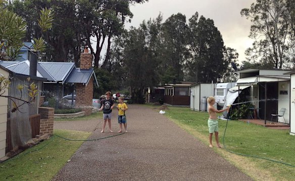 Unidentified people at Berarra Beach Chalets trying to protect their homes against a threatening fire near Wandandian about 200km south of Sydney.