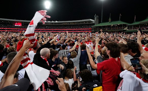 Fans flood onto the SCG.