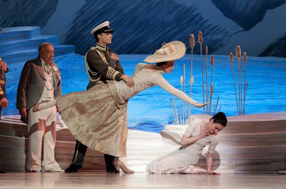 Shane Carroll as the Queen.