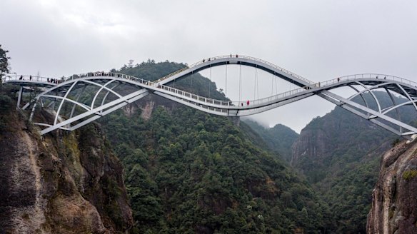 Ruyi Bridge, China: 'Bending bridge' goes viral