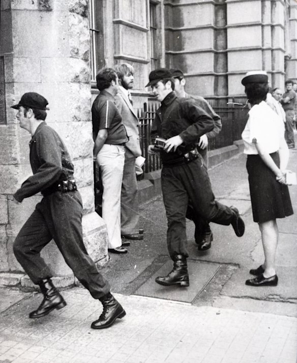 Members of  Special Operations Group rush into the City Court in Russell Street after the fatal shooting of Ray “Chuck” Bennett on November 12, 1979.