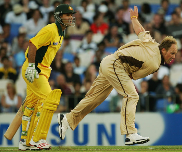 Former All Black Jeff Wilson bowls as Ricky Ponting backs up.