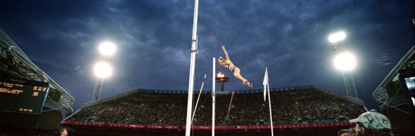 Best view in the house: Tatiana Grigorieva flies towards silver in the pole vault at the 2000 Games.