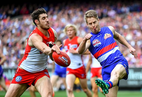 It's a tense and hard-fought premiership decider at the MCG.
