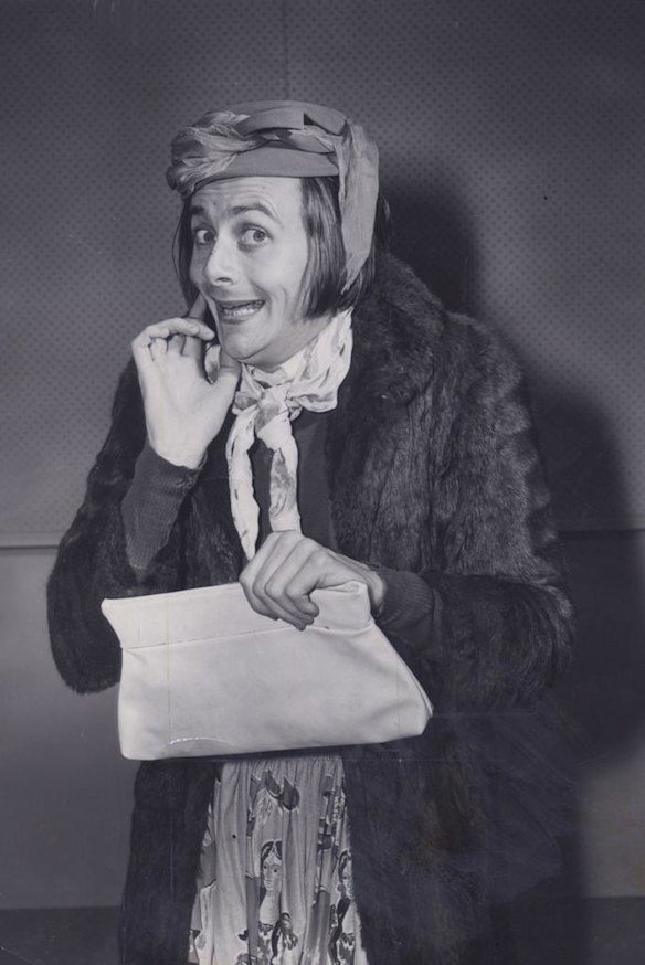 Barry Humphries performing as Dame Edna Everage in 1959.