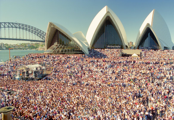 Crowded House’s 1996 farewell concert drew an estimated 150,000 fans.