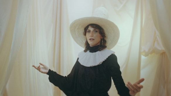 Aldous Harding adopts the Quaker look in a video for The Barrel. 