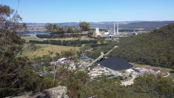 The McPhillamys gold mine will rely on water pumped 90 kilometres from coal mines and a power station, Mt Piper, in the Lithgow area.