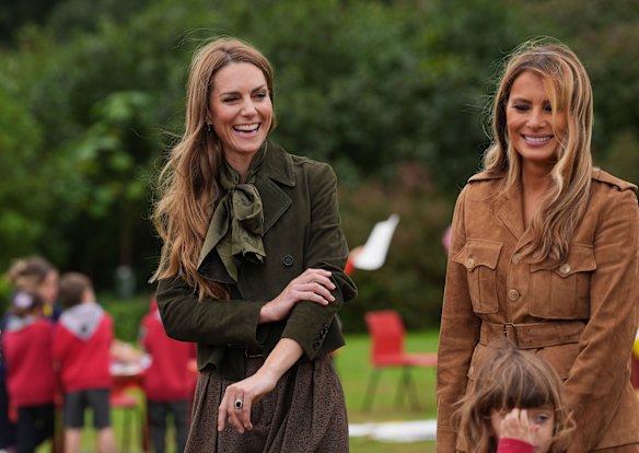 Catherine, princesa de Gales e primeira -dama Melania Trump encontram jovens escoteiros no Frogmore Gardens, na propriedade Windsor.