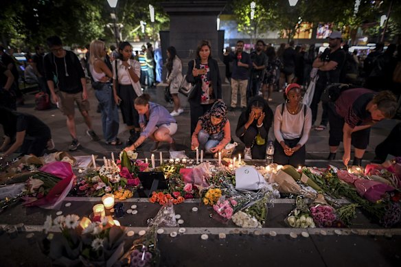 Thousands of Melburnians attended a public vigil at the State Library to remember the victims of the Christchurch terror attacks.