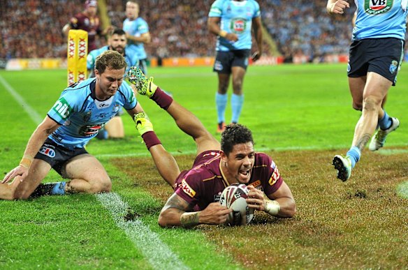 Dane Gagai of the Maroons scores a try