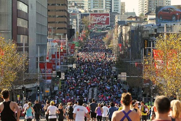 City 2 Surf: 2013. Race action along William Street.