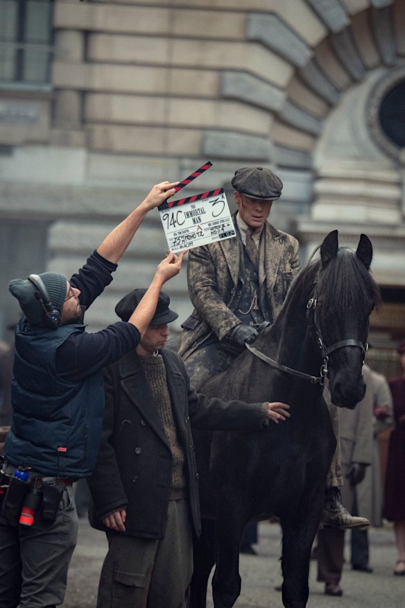 Cillian Murphy como Tommy en el set de Peaky Blinders: The Immortal Man. 