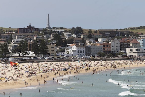 A busy Bondi Beach on the last weekend before lockdown ends.