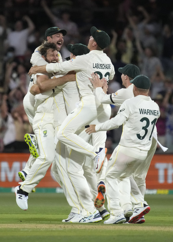 First wicket: Michael Neser celebrates with teammates.