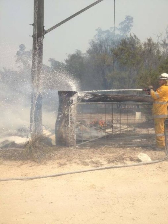 Fire destroys Yarloop, threatens Waroona and Harvey