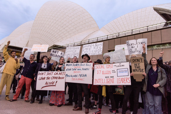 Protesters against the promotion of horse racing on the Opera House sails.