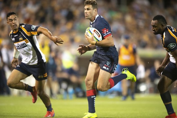 The Rebels' Tom English finds a gap between the Brumbies' Wharenui Hawera and Tevita Kuridrani. 