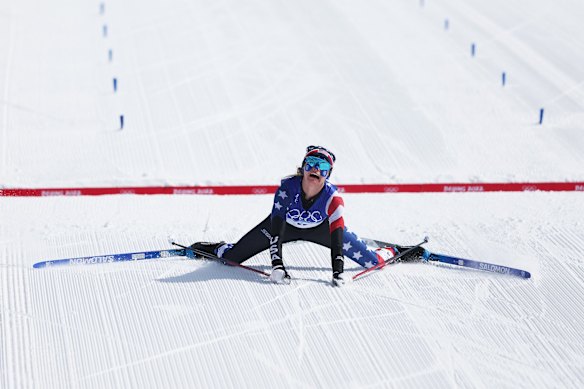 American Jessie Diggins wins silver in the women's cross-country skiing 30k mass start free.