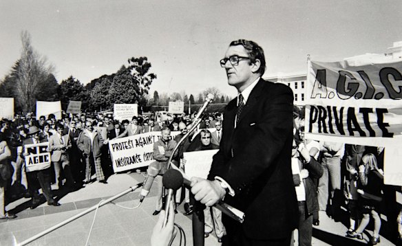 Former Prime Minister Malcolm Fraser as the leader of the Opposition addresses protesters to the government insurance scheme at Parliament House. (18/8/75)