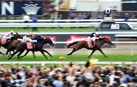 Green Moon kicks ahead 100 metres from the line and goes on to win the Melbourne Cup.