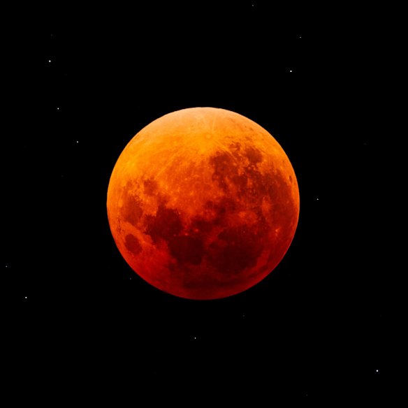Photos of the super blue blood moon around the world