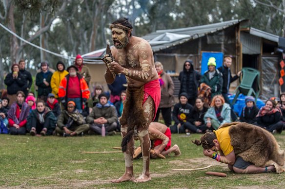 DT Zellanach performing ceremony in front of the Grandfather tree at Djab Wurrung Embassy camp.