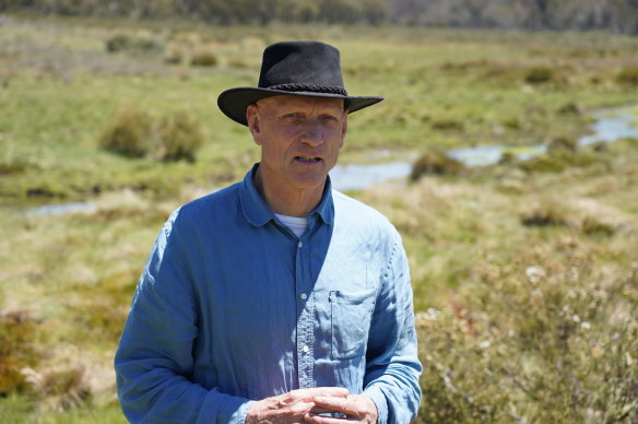 Peter Garrett visits Kosciuszko National Park with the Invasive Species Council to see damage from feral horses. 
