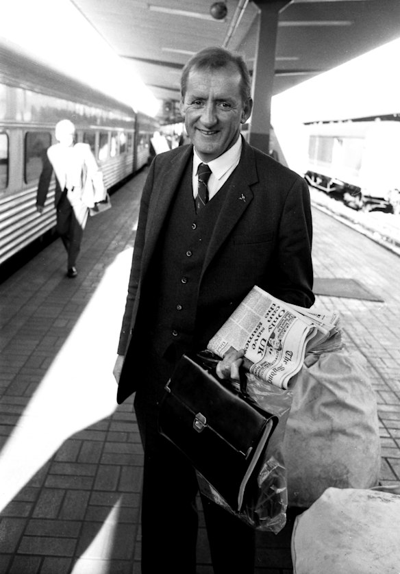 National Party MP Tim Fischer, the member for Farrer, arrives at Central Station, Sydney on the Southern Aurora on July 19, 1986. 