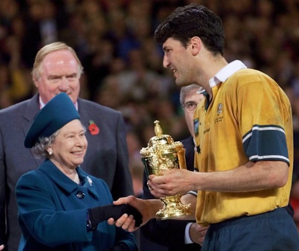 Two-time Wallabies World Cup winner, John Eales, shakes hands with Queen Elizabeth II after winning the 1999 Cup.