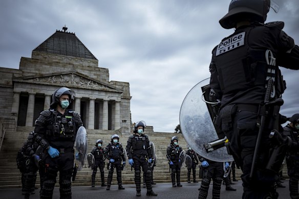 A large police presence was out this morning at the Shrine and the Botanical gardens amid concern about a planned anti-lockdown protest. 