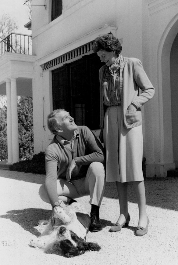 Fornmer Prime Minister Malcolm Fraser and wife Tamie with their Dog "Droopy" at "The Lodge" 
