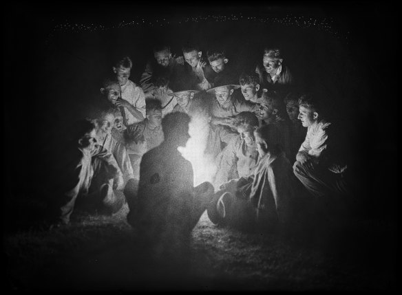 Huddled around the campfire out bush c. 1920. Image courtesy of the National Library of Australia.