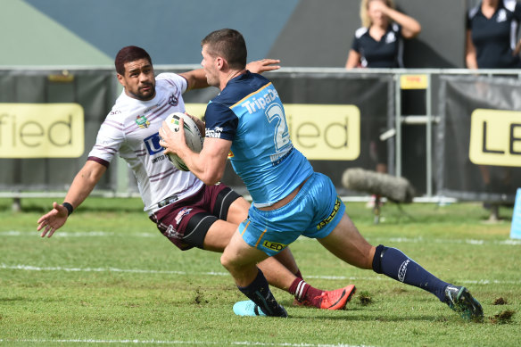 Anthony Don tries to find a way  through against Manly\'s Matthew Wright.